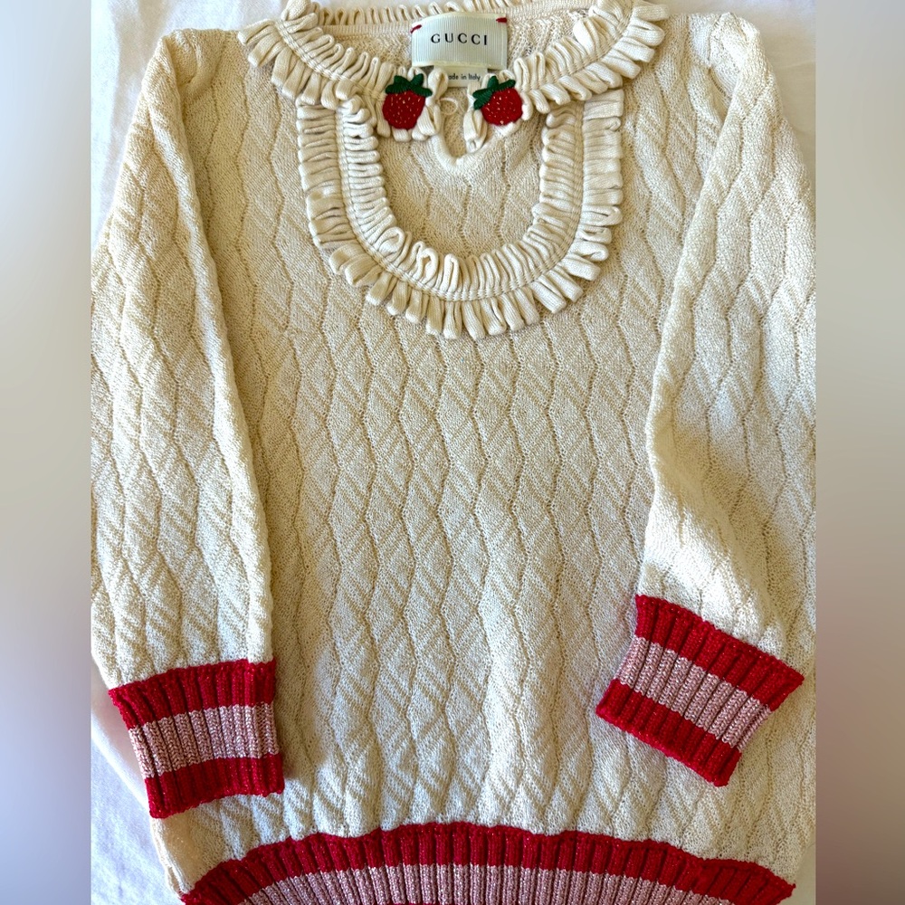 Gucci girls  sweater like new. Size 4t